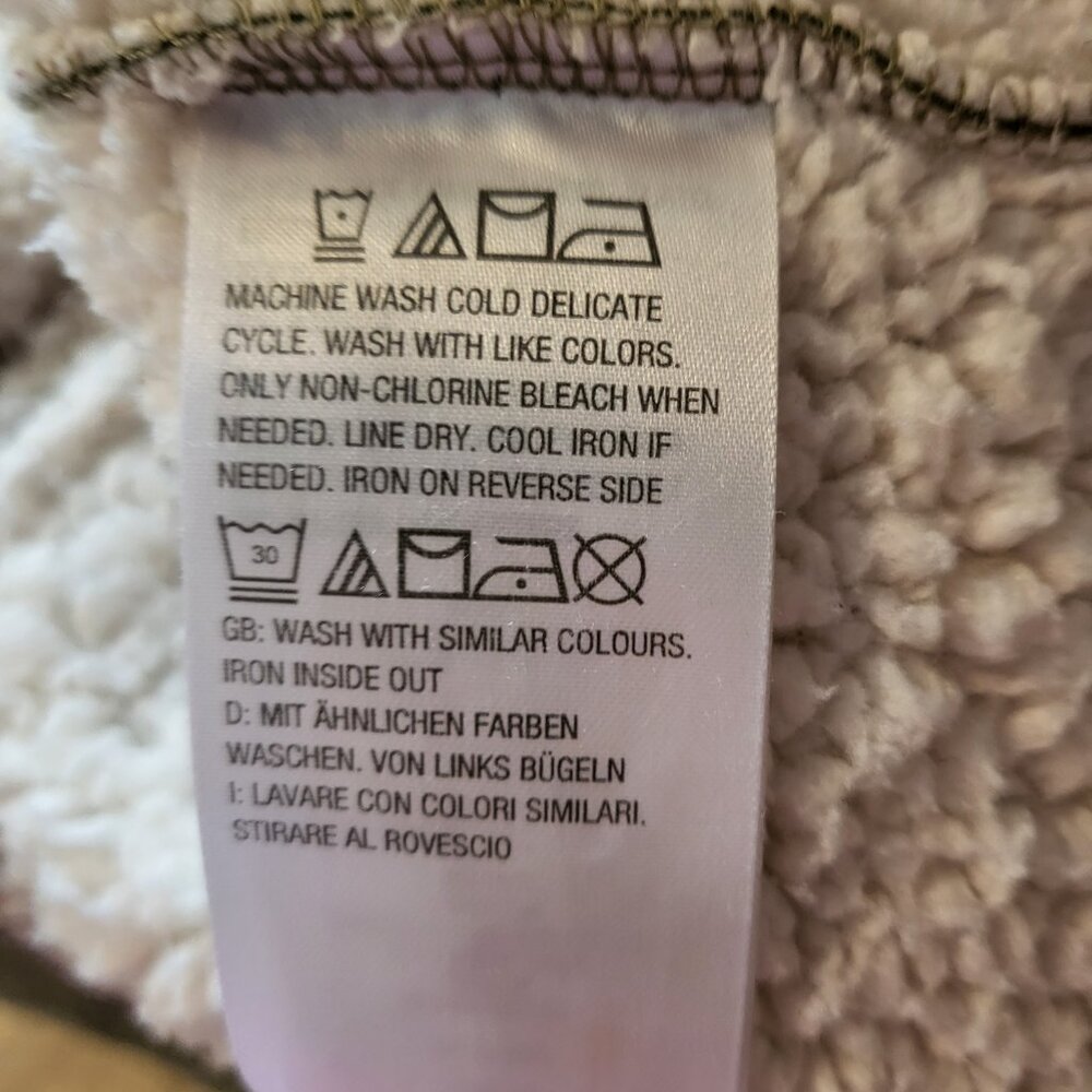 d&co Naturals Faux Suede to Sherpa Reversible Vest Size XL Olive FLAW - Picture 6 of 7